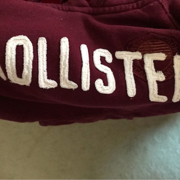 Maroon Hollister hoodie. - Picture 6 of 9